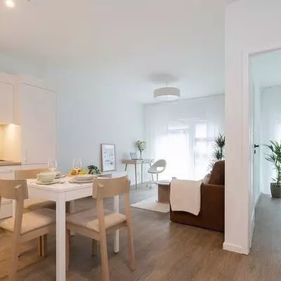 Alquiler a largo plazo de piso de 2 habitaciones 42 m² en el barrio Mokotów, Varsovia, Polonia