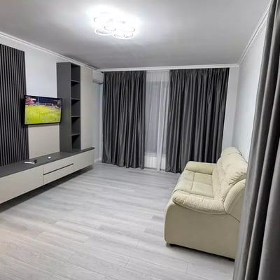 Location longue durée d’un appartement 2 pièces de 55 m² dans le quartier Inel 1, Constanța, Roumanie