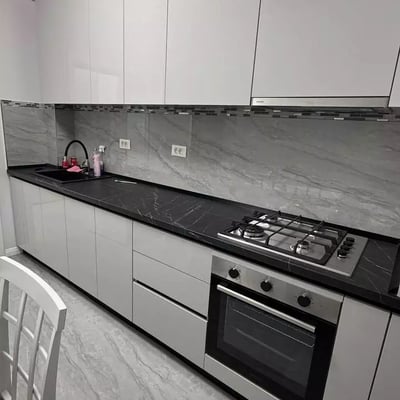 Location longue durée d’un appartement 2 pièces de 55 m² dans le quartier Inel 1, Constanța, Roumanie