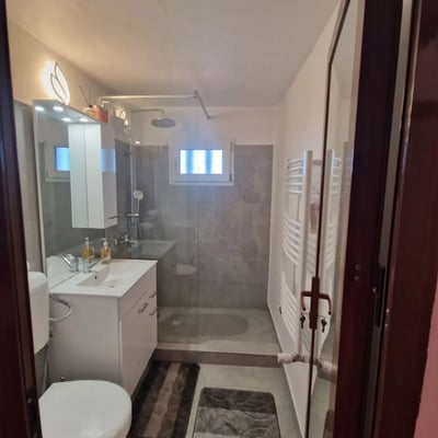 Долгосрочная аренда 2-комнатных апартаментов 51 м² в районе Tomis Nord, Констанца, Румыния