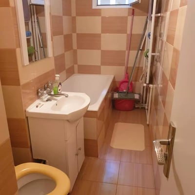 Long-term rental: 2-room apartment 45 m², Constanța, Romania