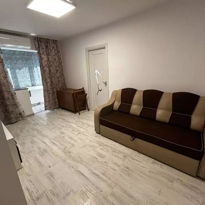 Alquiler a largo plazo: departamento de 2 habitaciones 50 m² en el barrio Tomis 3, Constanza, Rumanía