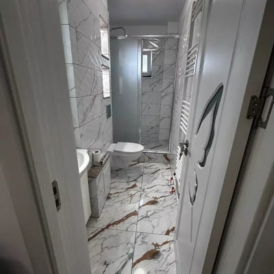 Alquiler a largo plazo: departamento de 2 habitaciones 50 m² en el barrio Tomis 3, Constanza, Rumanía