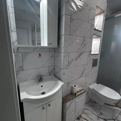 Alquiler a largo plazo: departamento de 2 habitaciones 50 m² en el barrio Tomis 3, Constanza, Rumanía