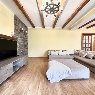 Долгосрочная аренда дома 160 м² с 4 спальнями в районе Ступини, Брашов, Румыния