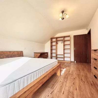 Долгосрочная аренда дома 160 м² с 4 спальнями в районе Ступини, Брашов, Румыния