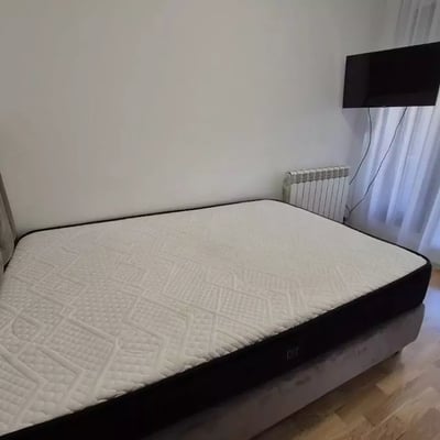 Alquiler a largo plazo de piso de 2 habitaciones y 41 m² en el barrio Zvezdara, Belgrado, Serbia