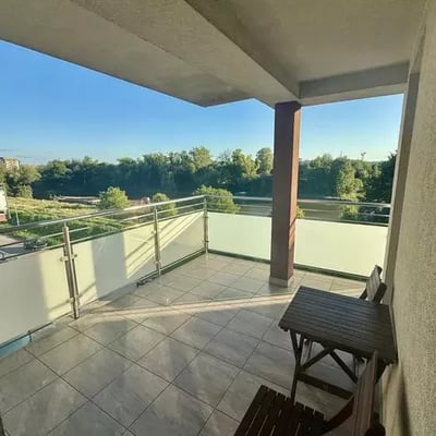 Alquiler a largo plazo de piso de 3 habitaciones 62 m² en el barrio Podgórze, Cracovia, Polonia