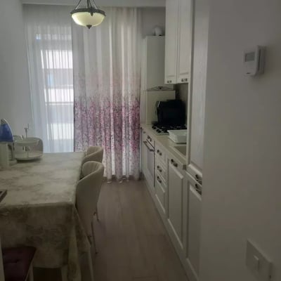 Долгосрочная аренда 2-комнатной квартиры 70 м², Констанца, Румыния