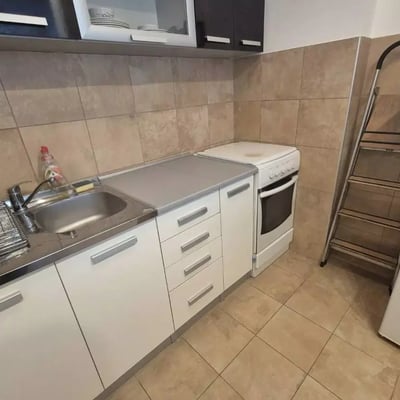 Alquiler a largo plazo de piso de 2 habitaciones 46 m² en Zvezdara, Belgrado, Serbia