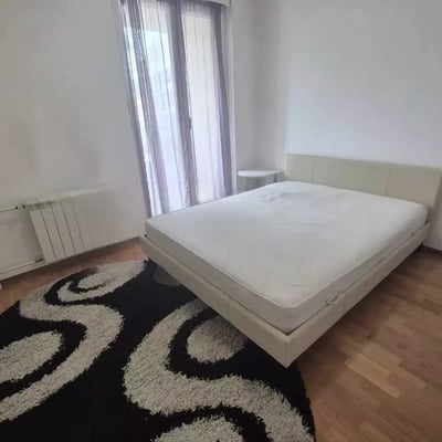 Alquiler a largo plazo de piso de 2 habitaciones 46 m² en Zvezdara, Belgrado, Serbia