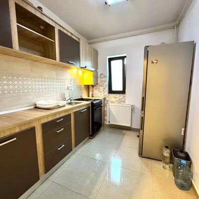 Alquiler a largo plazo de un piso de 2 habitaciones, 65 m², en Bucarest, Rumanía