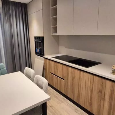 Alquiler a largo plazo de un piso de 2 habitaciones 65 m², en el distrito Tomis Plus, Constanza, Rumanía