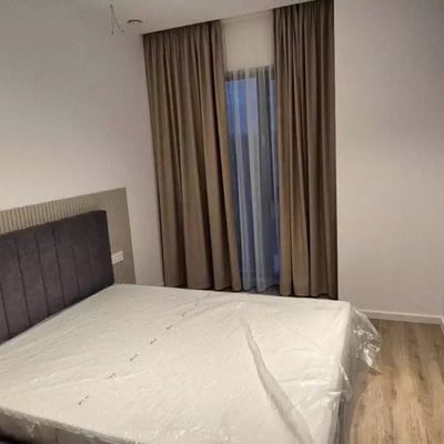 Alquiler a largo plazo de un piso de 2 habitaciones 65 m², en el distrito Tomis Plus, Constanza, Rumanía