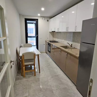 Langzeitmiete: 3-Zimmer-Wohnung 90 m², in Tomis Plus, Constanța, Rumänien