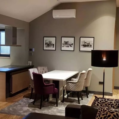 Alquiler a largo plazo de un piso de 3 habitaciones, 85 m², en el centro, Belgrado, Serbia