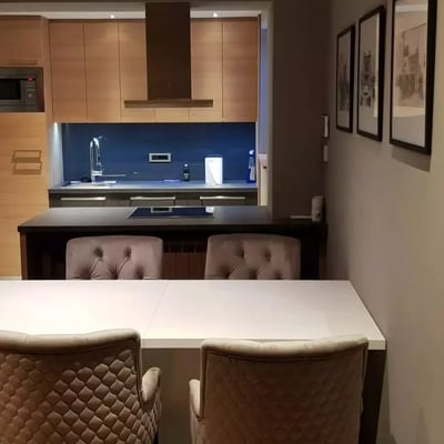 Alquiler a largo plazo de un piso de 3 habitaciones, 85 m², en el centro, Belgrado, Serbia