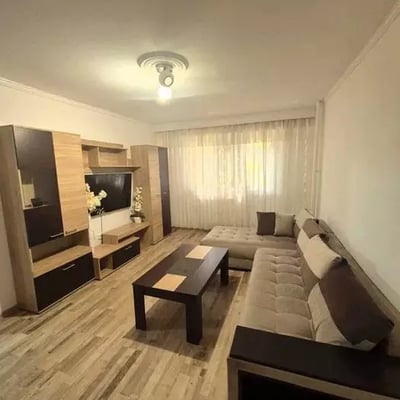 Alquiler a largo plazo de un piso de 2 habitaciones, 54 m², en el barrio Casa de Cultura, Constanza, Rumanía