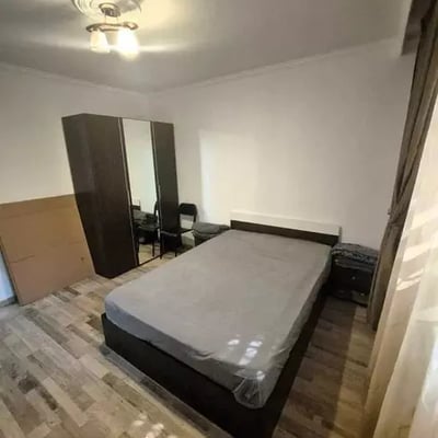 Alquiler a largo plazo de un piso de 2 habitaciones, 54 m², en el barrio Casa de Cultura, Constanza, Rumanía