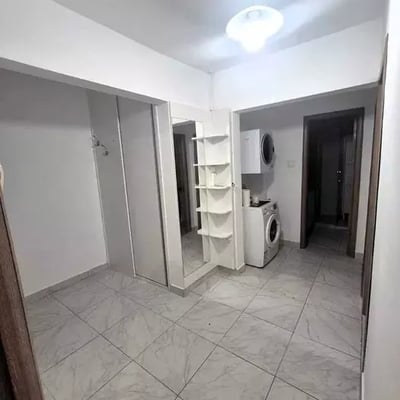 Alquiler a largo plazo de un piso de 2 habitaciones, 54 m², en el barrio Casa de Cultura, Constanza, Rumanía