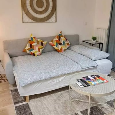 Langfristige Miete eines 30 m² großen Studios im BW Aria, Belgrad, Serbien