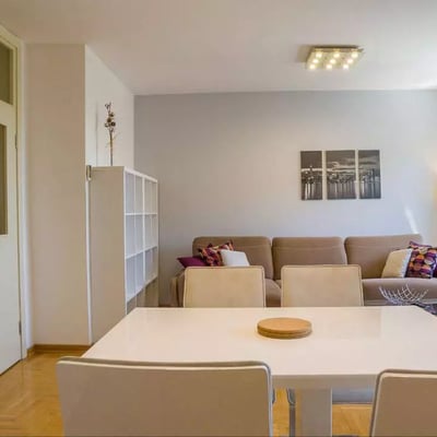 Location longue durée d’un appartement de 2 pièces, 50 m², dans le quartier de Voždovac, Belgrade, Serbie