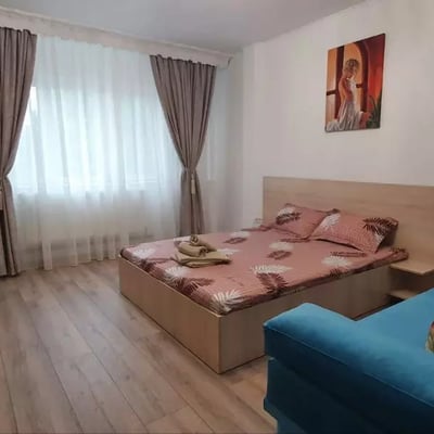 Location longue durée d’un appartement de 3 pièces, 64 m², dans le quartier du Vieux-Port, Constanța, Roumanie