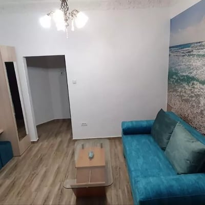 Location longue durée d’un appartement de 3 pièces, 64 m², dans le quartier du Vieux-Port, Constanța, Roumanie