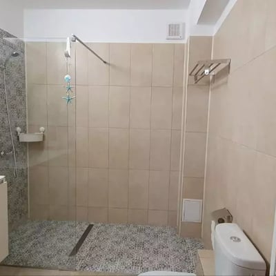 Location longue durée d’un appartement de 3 pièces, 64 m², dans le quartier du Vieux-Port, Constanța, Roumanie