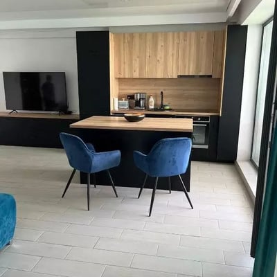 Location longue durée d’un appartement de 3 pièces, 70 m², dans le quartier de Mamaia, Constanța, Roumanie