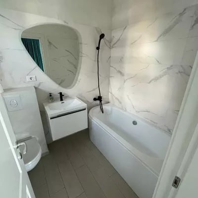 Location longue durée d’un appartement de 3 pièces, 70 m², dans le quartier de Mamaia, Constanța, Roumanie