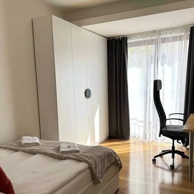 Alquiler a largo plazo de un piso de 4 habitaciones, 93 m², en el distrito de Kazimierz, Cracovia, Polonia