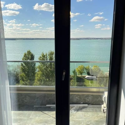 Долгосрочная аренда 2-комнатной квартиры, 55 м², в районе Мамая, Констанца, Румыния