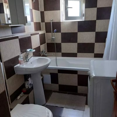 Location longue durée d’un appartement 2 pièces, 65 m², dans le quartier Faleza Nord, Constanța, Roumanie