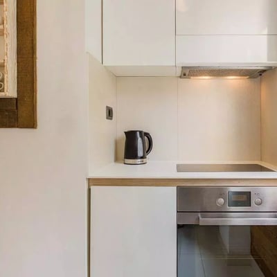 Alquiler a largo plazo de un piso de 3 habitaciones, 76 m², en Belgrado, Serbia