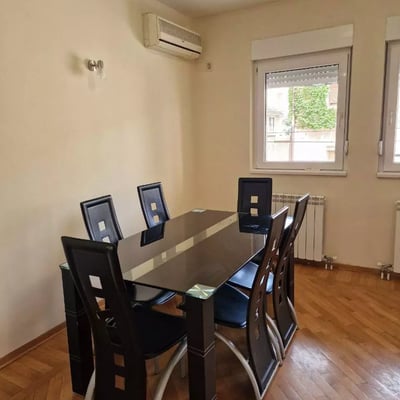 Location longue durée d’un appartement de 3 pièces, 62 m², dans le quartier Zvezdara, Belgrade, Serbie