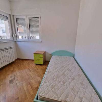 Location longue durée d’un appartement de 3 pièces, 62 m², dans le quartier Zvezdara, Belgrade, Serbie
