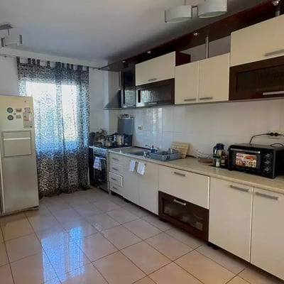 Долгосрочная аренда 3-комнатной квартиры, 125 м², в районе Tomis Plus, Констанца, Румыния