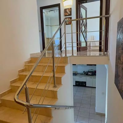 Долгосрочная аренда 3-комнатной квартиры, 125 м², в районе Tomis Plus, Констанца, Румыния