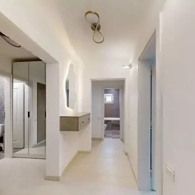 Location longue durée d’un appartement de 3 pièces, 70 m², dans le quartier Faleza Nord, Constanța, Roumanie