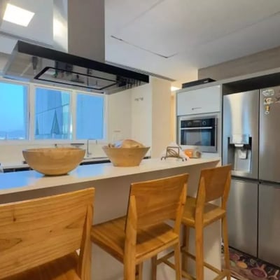 Location longue durée d’un appartement de 4 chambres, 266 m², dans le quartier Barra da Tijuca, Rio de Janeiro, Brésil