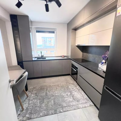 Долгосрочная аренда 3-комнатной квартиры, 80 м², Tracturol, Брашов, Румыния