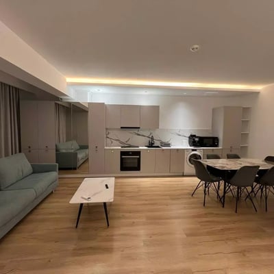 Location longue durée d’un appartement de 3 pièces, 90 m², quartier Mamaia, Constanța, Roumanie