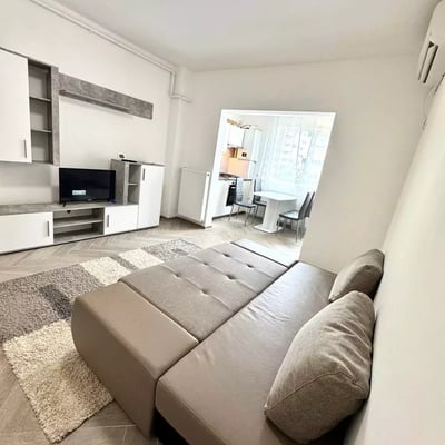 Alquiler a largo plazo de un piso de 2 habitaciones, 50 m², distrito Kiajna, Bucarest, Rumanía