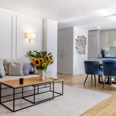 Long-term rental of a 4-room apartment, 129 m², Wola, Warsaw, Poland