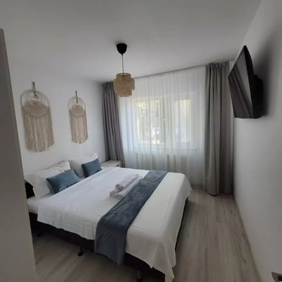 Alquiler a largo plazo de un piso de 3 habitaciones, 74 m², en Constanța, Faleza Nord, Rumanía