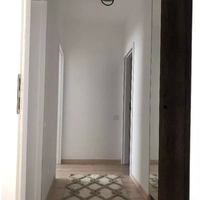 Location longue durée d’un appartement de 2 pièces, 60 m², à Constanța, Roumanie