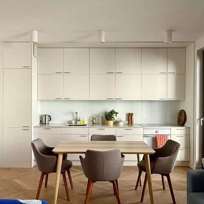 Alquiler a largo plazo de un piso de 2 habitaciones, 46 m², en Wola, Varsovia, Polonia