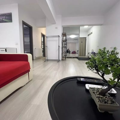 Alquiler a largo plazo de un piso de 2 habitaciones, 60 m², Constanza, Rumanía