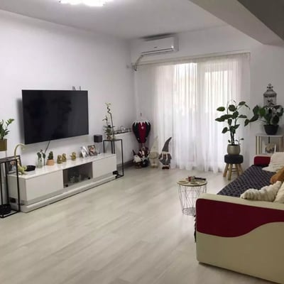 Alquiler a largo plazo de un piso de 2 habitaciones, 60 m², Constanza, Rumanía